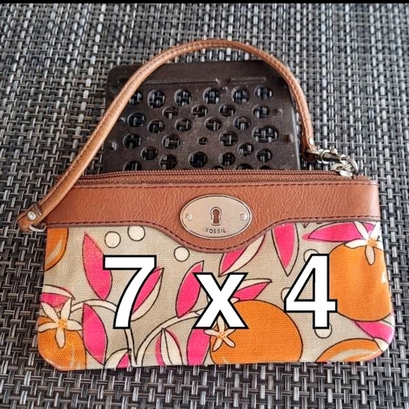 Fossil Wristlet - Picture 2 of 4